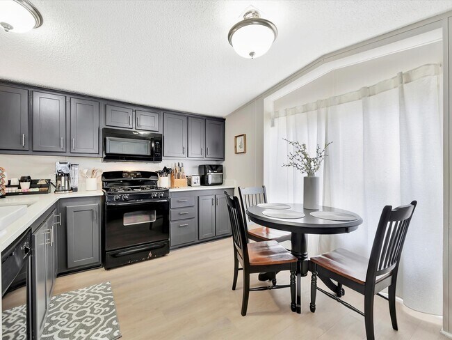 Building Photo - 506 Main St