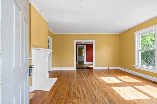 Building Photo - Home For Rent Near Historic Downtown Clark...