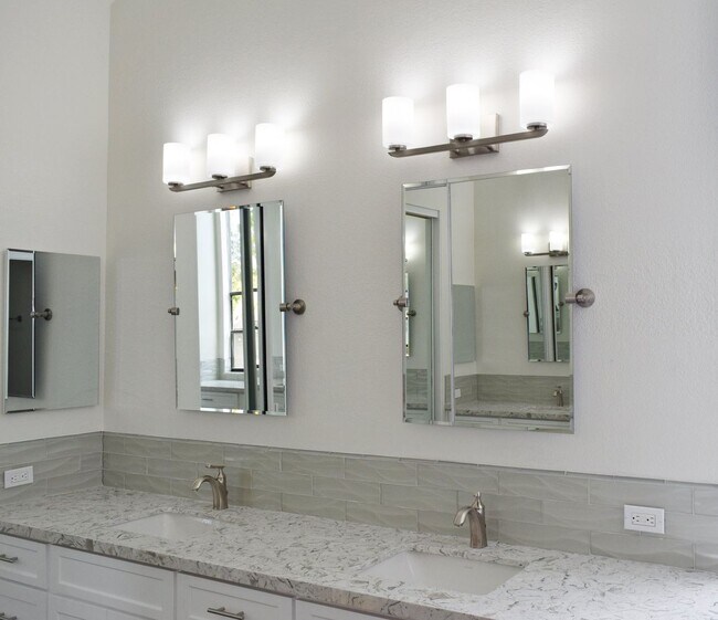 Building Photo - Price Reduced! Stunning 4BR/2.5BA Two-Stor...