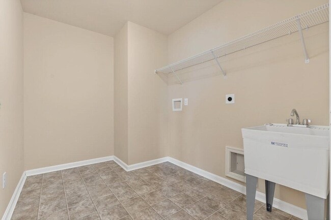Building Photo - 1618 Ravine Trl