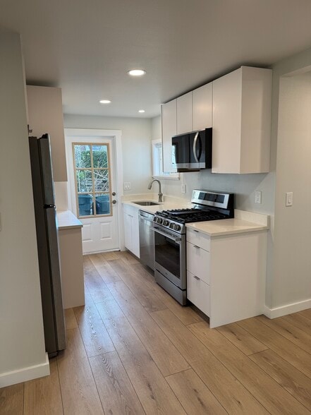 kitchen and front entry - 2914 Ellis St