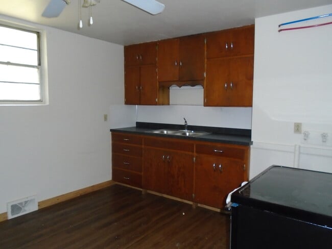 Building Photo - 2110 Elm Ln