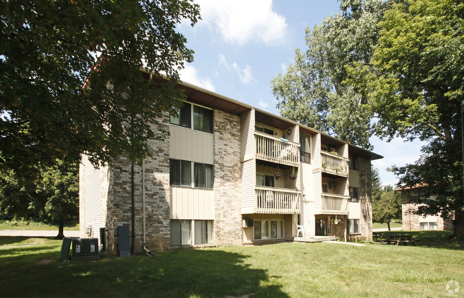 Building Photo - Lansing 74 Apartments