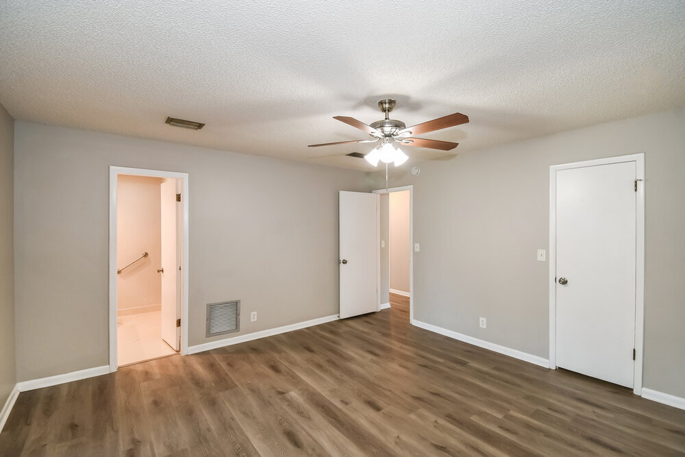 Building Photo - 7152 Holiday Hill Ct