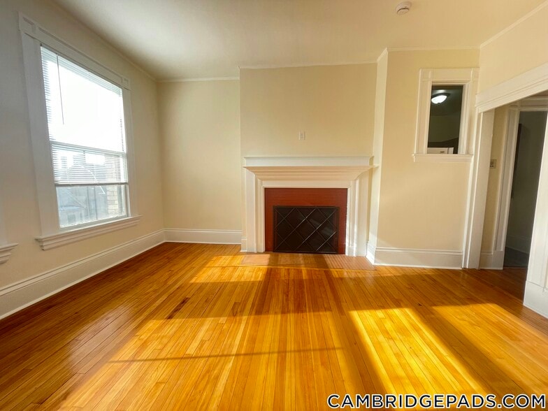 Building Photo - 2 Ware St