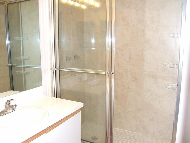 Building Photo - 660 Cypress Club Way