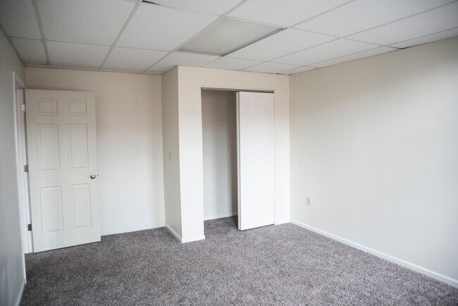 Building Photo - S Main