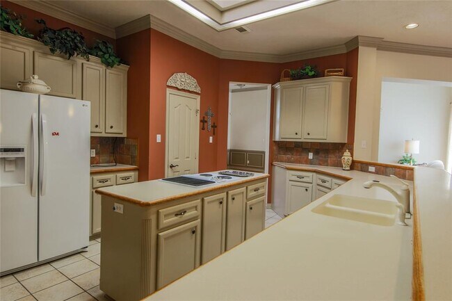 Building Photo - 2 Robin Trail