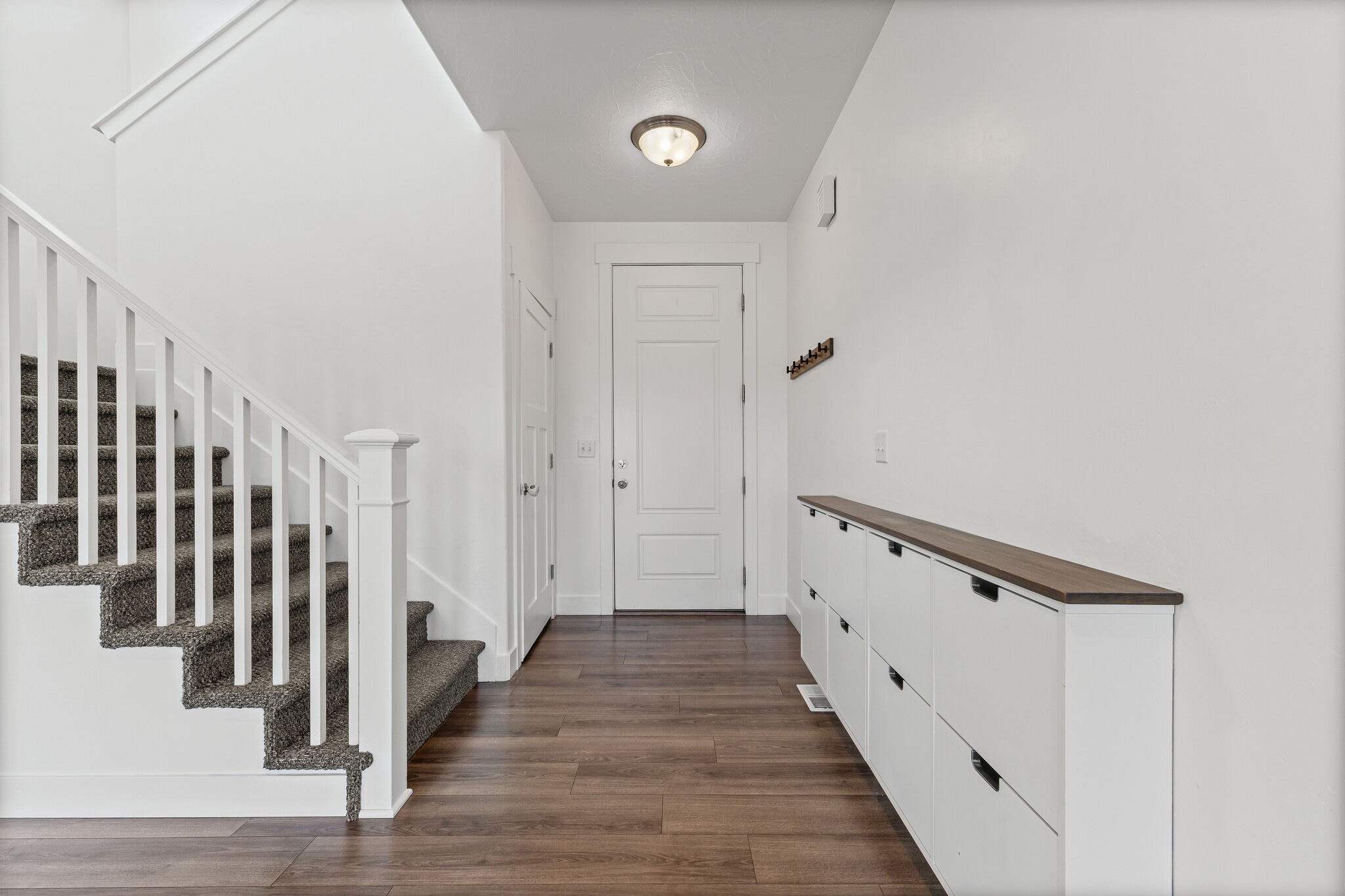 Entryway - 4877 E Silver Ridge Rd