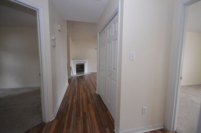 Building Photo - 212 Walnut Creek Dr