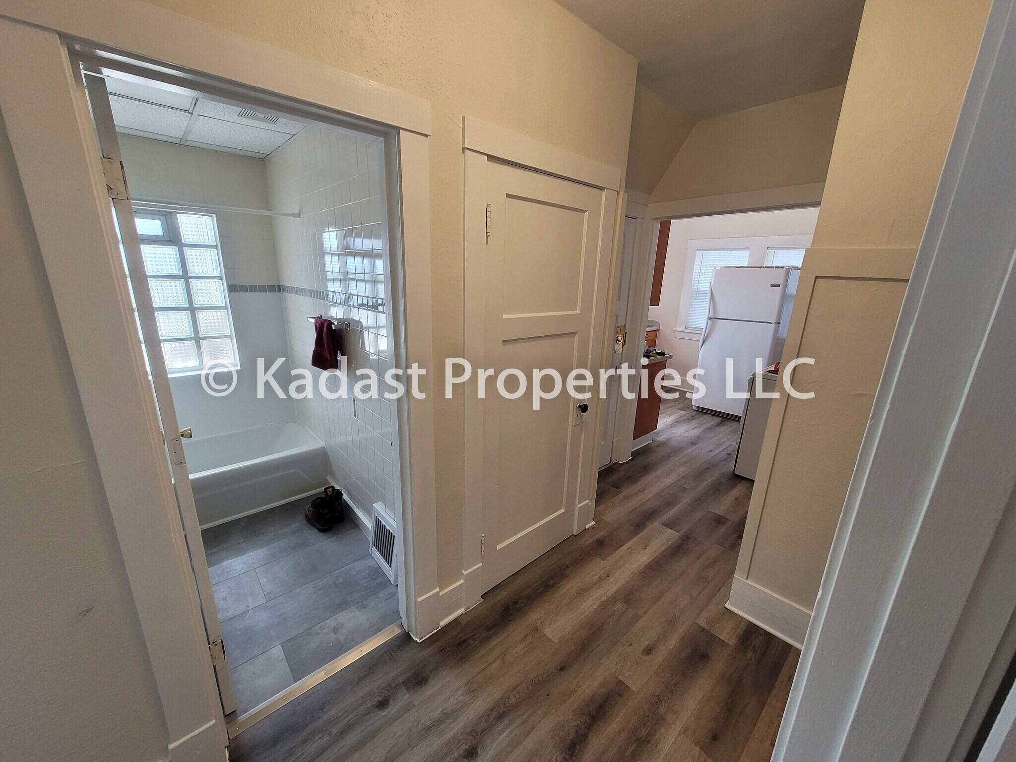 Hallway view - 1271 Prairie Ave