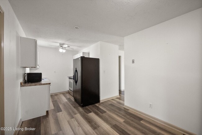 Building Photo - 5417 Cedarwood Dr
