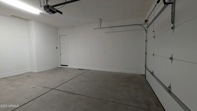 Building Photo - 9414 S 7th Pl