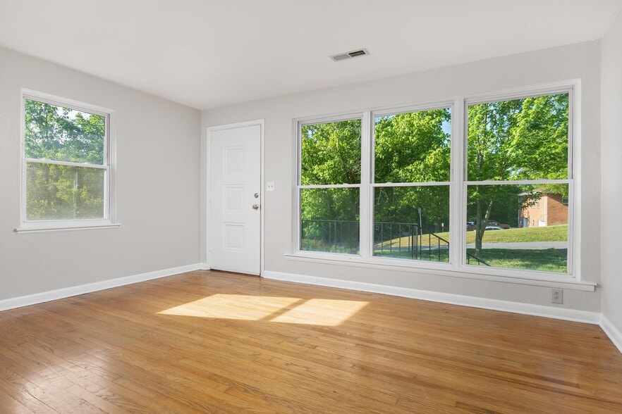 Building Photo - 301 Wygoda Cir