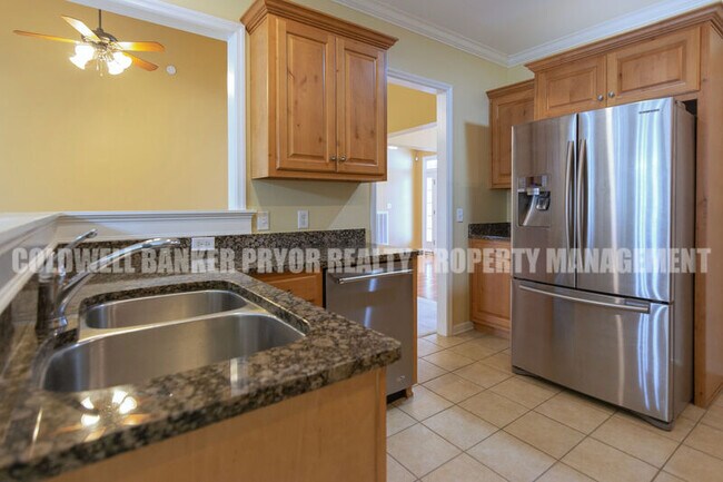 Building Photo - 6811 Neville Dr