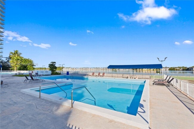 Building Photo - 1301 NE Miami Gardens Dr