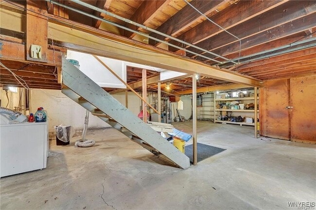 Building Photo - 626 Kenmore Ave