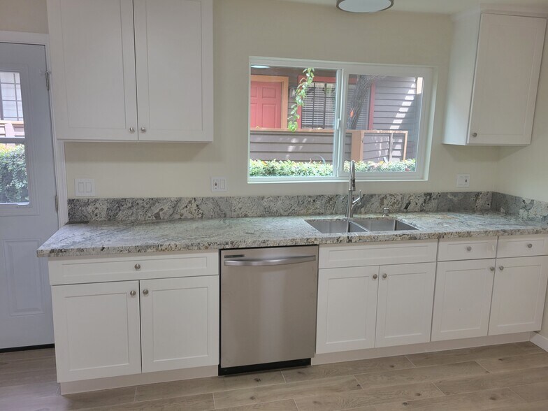 Building Photo - 303 Ohio St