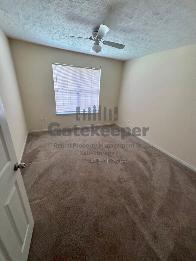 Building Photo - 145 Fieldstone Dr