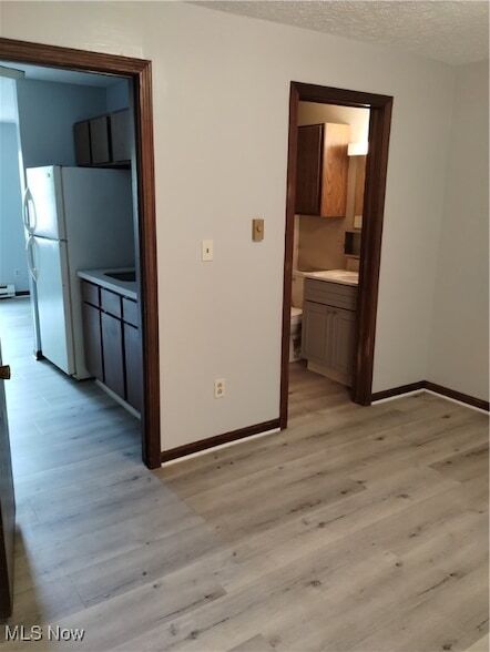 Building Photo - 31 1/2 Elm Street Unit A2