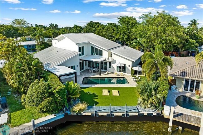 Building Photo - 2416 Bayview Dr