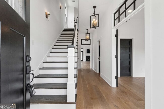 Building Photo - 98 Middle St