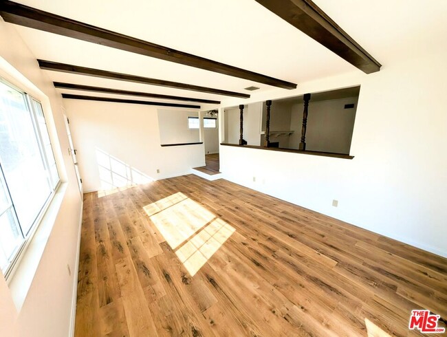 Building Photo - 324 E Benbow St