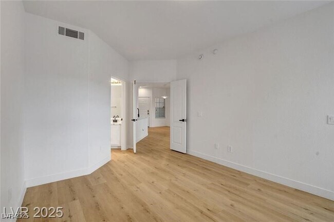 Building Photo - 7400 W Flamingo Rd