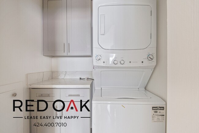 Building Photo - 1023 Hayworth Ave