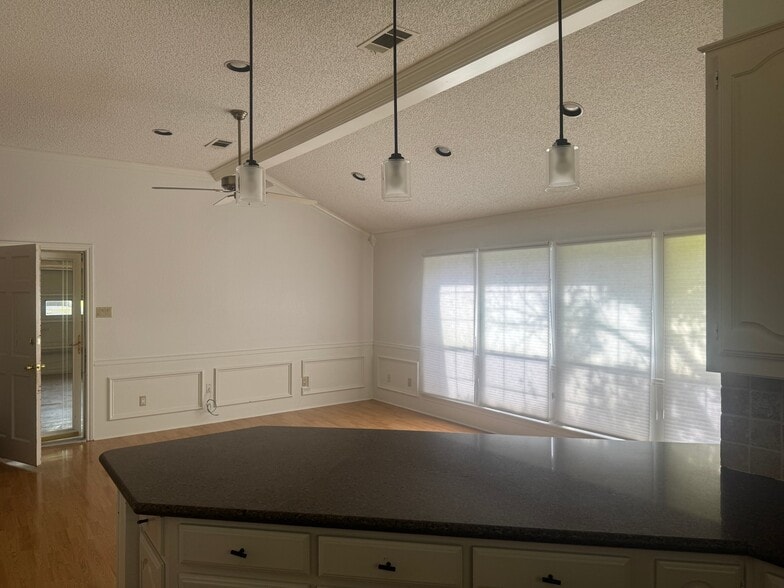 Building Photo - 1401 Covington Dr