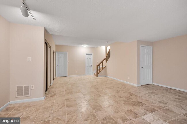 Building Photo - 1657 Oak Spring Way