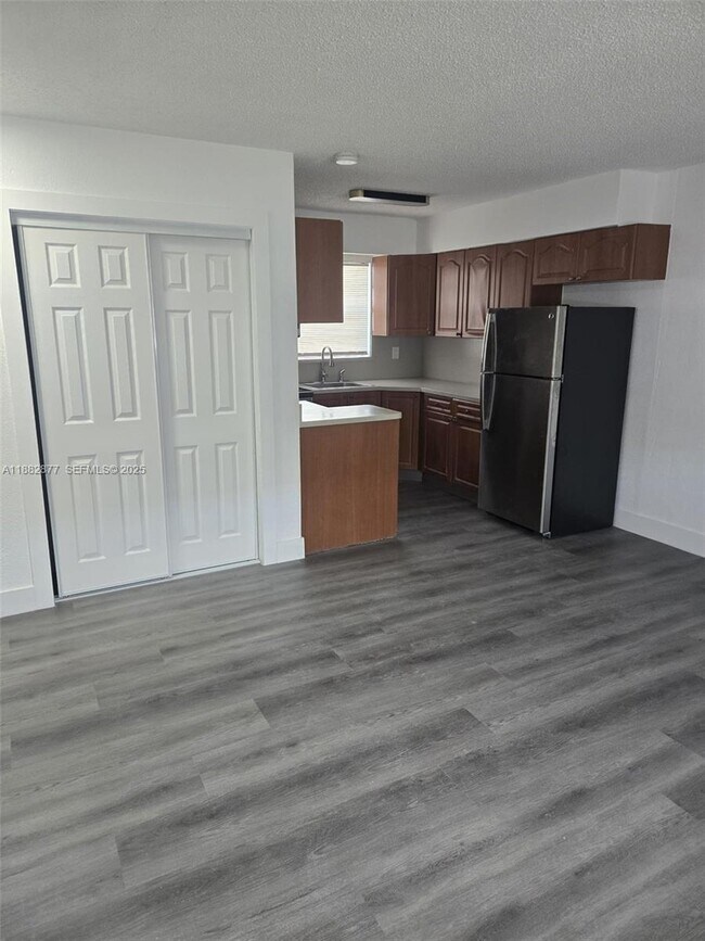 Building Photo - 2617 NW 23rd Ave