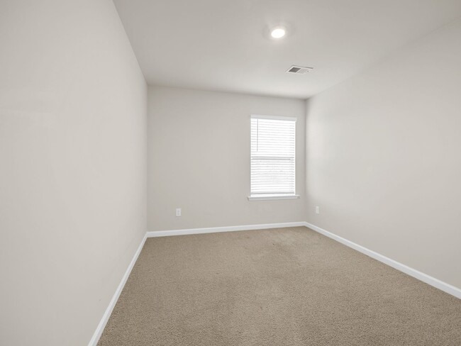 Building Photo - $500 OFF First Months Rent!! Modern living meets Convenience- Townhome in Greer, SC!