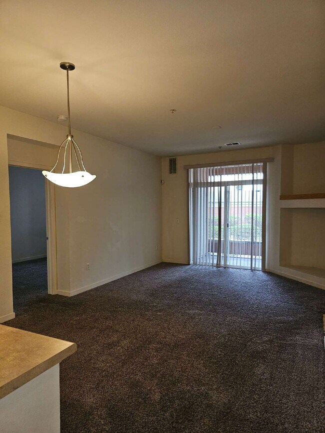 Building Photo - Convenient and Spacious 2BR/2BA in Park Hill of Denver