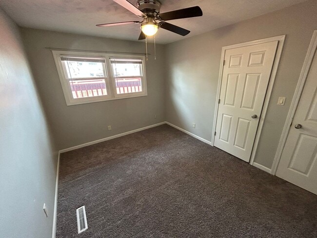 Building Photo - 3 Bedroom, 1 Bathroom Home!