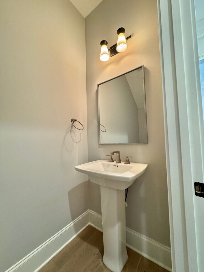 Building Photo - 3 bedroom home with 3.5 bathrooms and 2 Car Garage