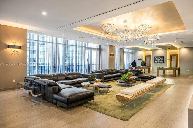 Building Photo - 488 NE 18th St