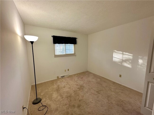 Building Photo - 6192 Jaycox Rd