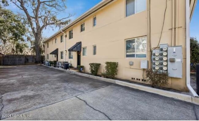 Building Photo - 2159 Riverside Ave