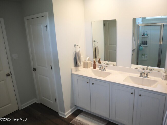 Building Photo - 404 Willet Ct
