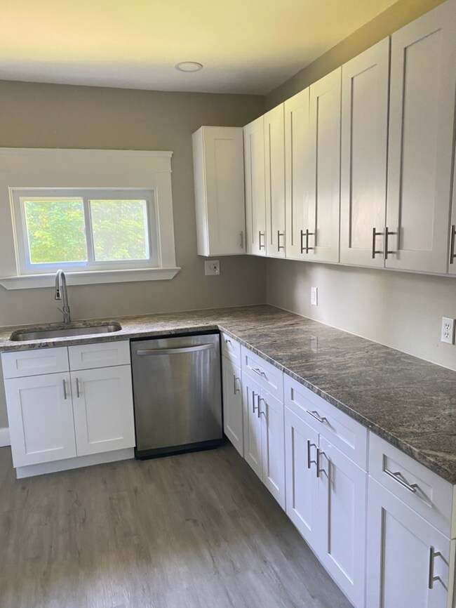 Building Photo - 1683 Colonial Dr