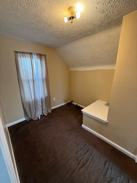 Building Photo - 3549 E 104th St