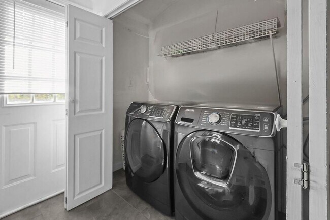 Building Photo - 56 Errol St