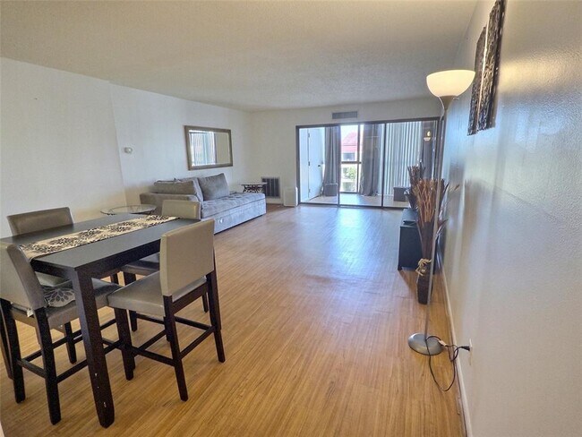 Building Photo - 855 Bayway Blvd