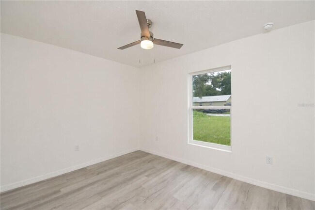 Building Photo - 510 SW 15th Ave