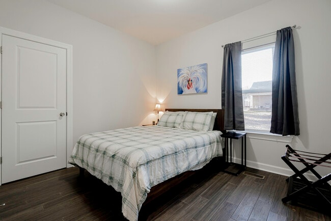 Building Photo - Furnished Rental