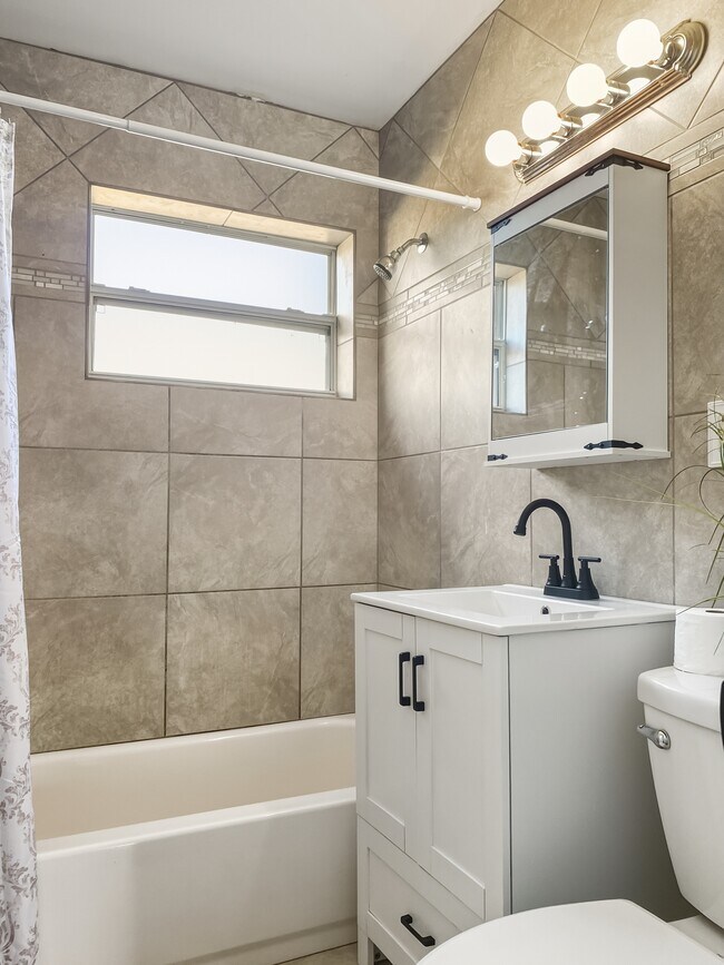 Building Photo - 2901 Garden Terrace NE