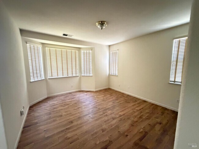 Building Photo - 760 Turnberry Terrace