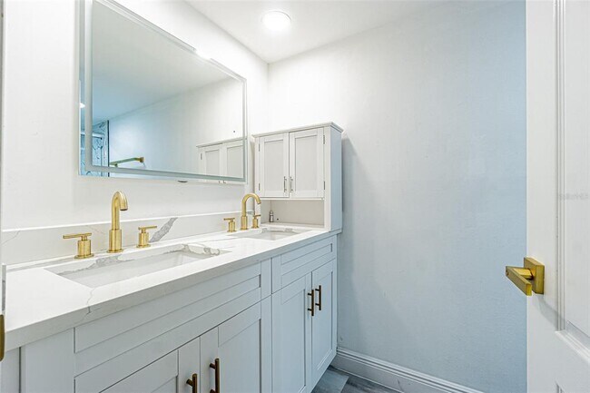 Building Photo - 4965 Puritan Cir