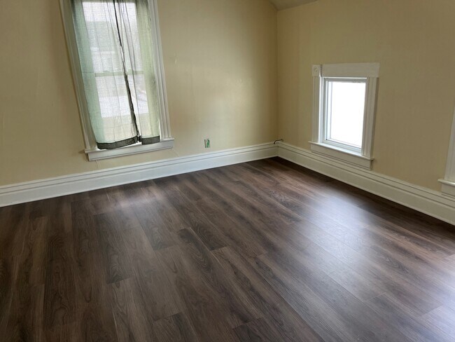 Building Photo - 438 Locust St